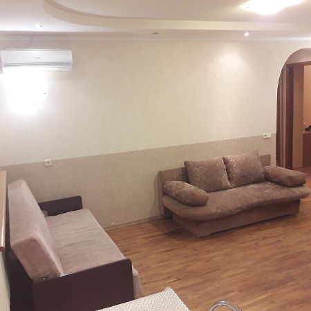 Appartment Near M. 23 Serpnya ハルキウ エクステリア 写真