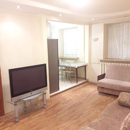Appartment Near M. 23 Serpnya ハルキウ エクステリア 写真